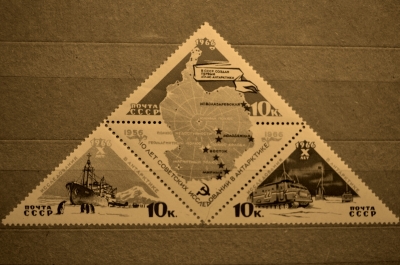 Блок марок "10-летие советских исследований в Антарктике". 1966 год, февраль. 