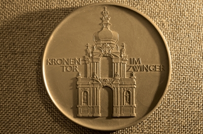 Керамическая медаль "Kronen Tor Im Zwinger", Мейсенская фарфоровая мануфактура.