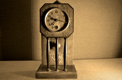 Старинные настольные часы (до 1880 года), на ходу.