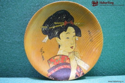 Деревянная настенная тарелка с изображением японки. 1970-1980 гг. 