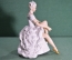 Фарфоровая статуэтка "Балерина завязывающая пуанту". Wallendorf. Германия. Под реставрацию.
