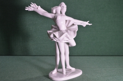 Фарфоровая статуэтка "Танцующая пара". Мануфактура Wallendorf. Германия. Под реставрацию.