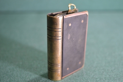 Старинная бензиновая зажигалка "Книга". Металл. 1910-1920-е годы
