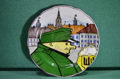 Фарфоровая настенная тарелка "Бравый солдат Швейк". Авторская работа, Андрей Галавтин.