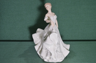 Фарфоровая статуэтка "Девушка", "Леди". Leonardo collection by Annie Rowe. Англия.