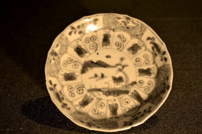 Китайская фарфоровая тарелка. Груз с затонувшего корабля Ка Мао, 1723-1735 гг. Предмет с Sotheby's