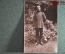 Фотография времен Первой мировой войны 1914-1918 гг. Военный в сапогах и кителе, в парке.