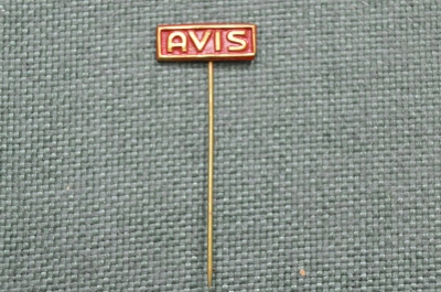 Значок фрачник "Avis", прокат автомобилей.