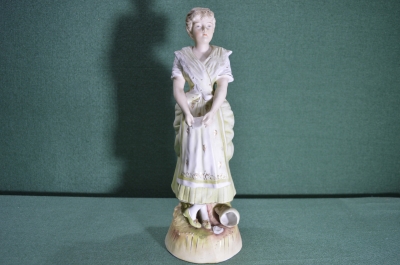 Фарфоровая статуэтка "Девушка с любовной запиской". 19 век, 1860-е годы, Германия.