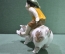  Фарфоровая статуэтка "Мальчик на свинье". Китай.