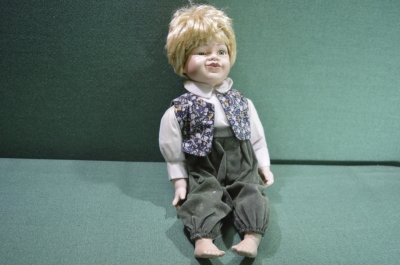Кукла коллекционная "Шалун". Фарфоровая голова, руки и ноги. Европа, XX век.