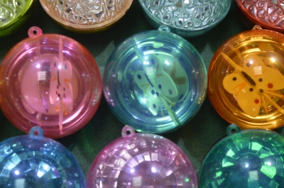 Елочные игрушки шары пластмассовые, СССР, 24 штуки одним лотом.