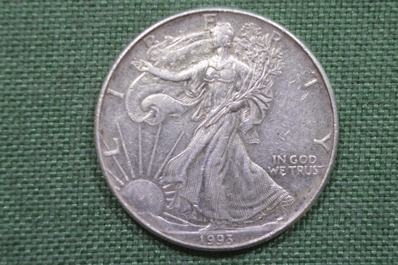 Шагающая свобода 1. Шагающая Свобода 1 доллар США серебро. 1 Тройская унция серебра США монета. Монета шагающая Свобода. Аверс серебрянный доллар.
