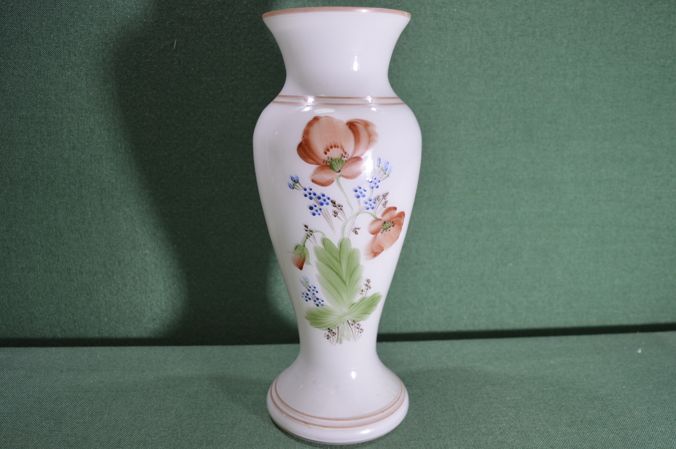 Молочное стекло ссср. Дятьковский хрустальный завод ваза молочное стекло. "молочное" стекло ссср, купить. Ваза молочное стекло с птицей. Ваза галле дятьково шувалов ваза розы.