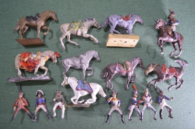Сборный лот, оловянные солдатики. Реконструкция, Война 1812 года. Лошади, кавалерия. Разнобой.