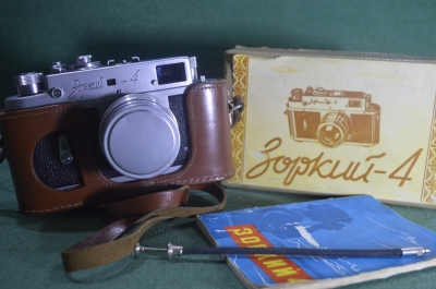 Фотоаппарат "Зоркий-4". Полный комплект - коробка, кофр, инструкция, чек. Ноябрь 1961 года. СССР.