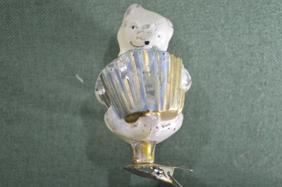 Елочная стеклянная игрушка на прищепке "Медведь с гармошкой" ( Мишка с баяном ). Прищепка. СССР.