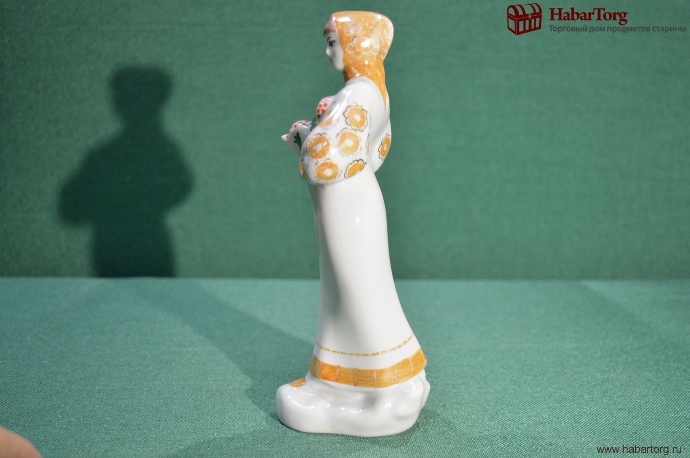 Статуэтка девушка авито. Фарфоровая статуэтка девушка с виноградом. Статуэтка девушка авито. Статуэтка девушка авито. Статуэтка мастер шпис императорский фарфор.