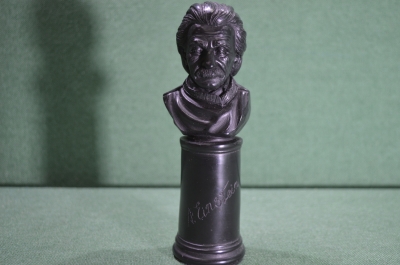Бюст"Альберт Эйнштейн". Гениальный физик. Черный искусственный мрамор 16,5 см.