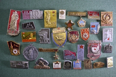 Подборка значков "Великая Отечественная Война 1941 - 1945" (30 штук). СССР.