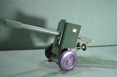 Большая противотанковая пушка. Детская игрушка, металл, стреляет карандашами. 1970 -е годы, СССР.