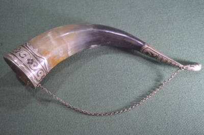 Рог костяной для вина, в оправе. Серебро или серебрение, чернение. 33 см. Кубачи, СССР.