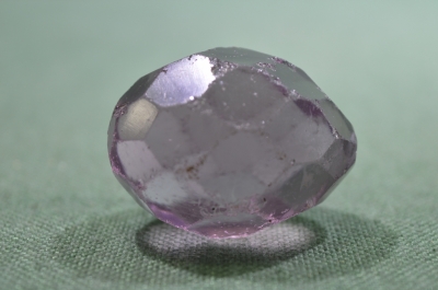 Яйцо граненое пасхальное. Фиолетовое стекло, огранка. 4,3 см. Царская Россия, до 1917 года.
