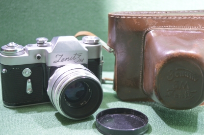 Фотоаппарат, фотокамера "Zenit 3М" (Зенит 3М) № 64005580. Объектив Гелиос-44. Рабочий, с кофром.