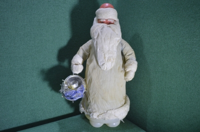 Дед Мороз с барабаном. Ватный, с пластиковой основой. Высота 34 см. СССР.