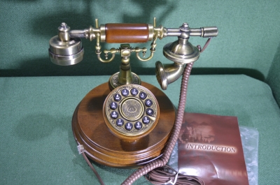 Телефон настольный, деревянный, под старину. Кнопочный, электрический. Новый, в коробке. Китай. 