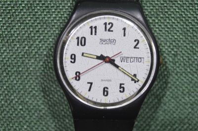 Часы наручные Свотч, Swatch. Кварцевые, водонепроницаемые, с календарем. 
