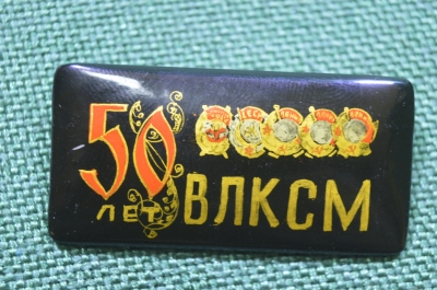 Знак, значок "50 лет ВЛКСМ". Дерево, лаковая миниатюра, роспись. Палех. 1968 год.