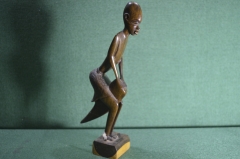 Деревянная статуэтка "Африканская женщина с барабаном". Ручная работа, Африка.