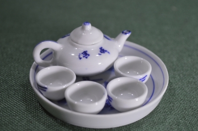 Набор посуды миниатюрный, кукольный. Поднос, чайник и 4 чашечки. Фарфор, японский стиль.