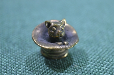 Статуэтка миниатюрная, фигурка "Котенок, кот в шляпе". Металл, латунь.