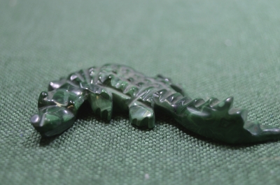Фигурка, миниатюрная статуэтка "Крокодил". Камень, малахит из Конго.