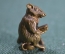 Фигурка, миниатюрная статуэтка "Мышь с книгой на горшке". Латунь.