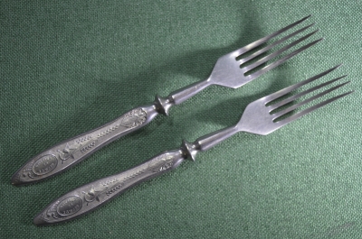 Комплект, 2 вилки. Длина 18,5 см. Завод имени Кирова, Серп и молот, звезда. СССР