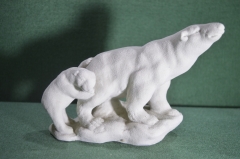 Статуэтка фарфоровая "Медведица с медвежонком". Мраморная крошка. 1950-е годы.