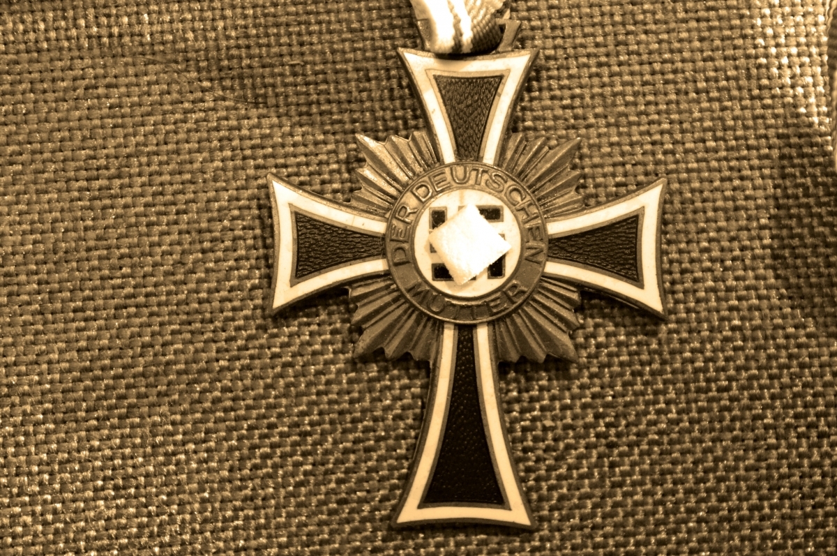 Немецкий крест купить. Орден матери Германии 3 Рейх. Крест 3 рейха. Крест матери третий Рейх. Почётный крест Бундесвера.
