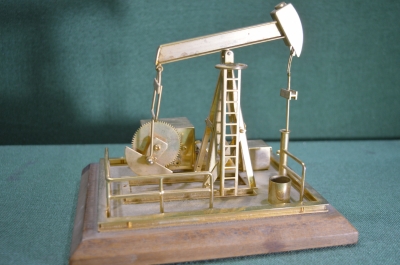 Настольный сувенир, работающий механизм "Качалка, Нефтяная вышка". Нефть, нефтяник.