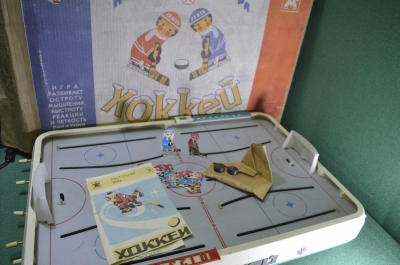 Настольная игра "Хоккей", большая. Полнокомплектная, с коробкой и инструкцией. 1983 год, СССР.