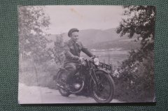 Фотография "Военный мотоциклист. Мотоцикл Вандерер". СССР. 1947 год.