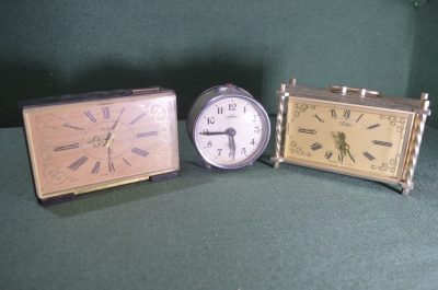 Лот часы будильник "Слава Севани". 3 штуки. СССР.