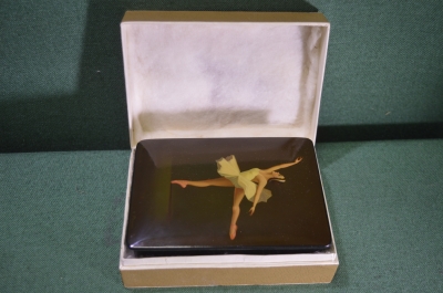 Шкатулка лаковая "Балерина". Роспись. Федоскино. В коробке. Подписная. 1971 год.