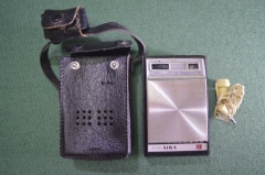 Приемник радиоприемник радио "Aiwa AR-666". В кожаном чехле с наушниками. Япония.