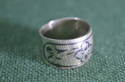 Колечко, кольцо широкое серебряное, чернение. Серебро 925 пробы, диаметр 16 мм.