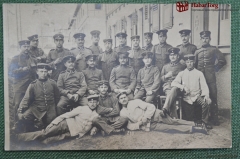 Фотография групповая, военные на улице в городе. Первая мировая война 1914-1918 гг.