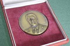 Настольная медаль "Рональд Рейган", в коробке. Ronald Wilson Reagan. Визит в Португалию, США.  