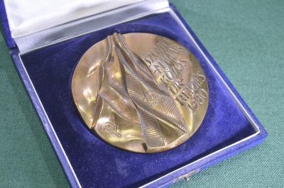 Настольная медаль "Совместный Советско-Венгерский космический полет", в коробке. Космос, 1980 год.